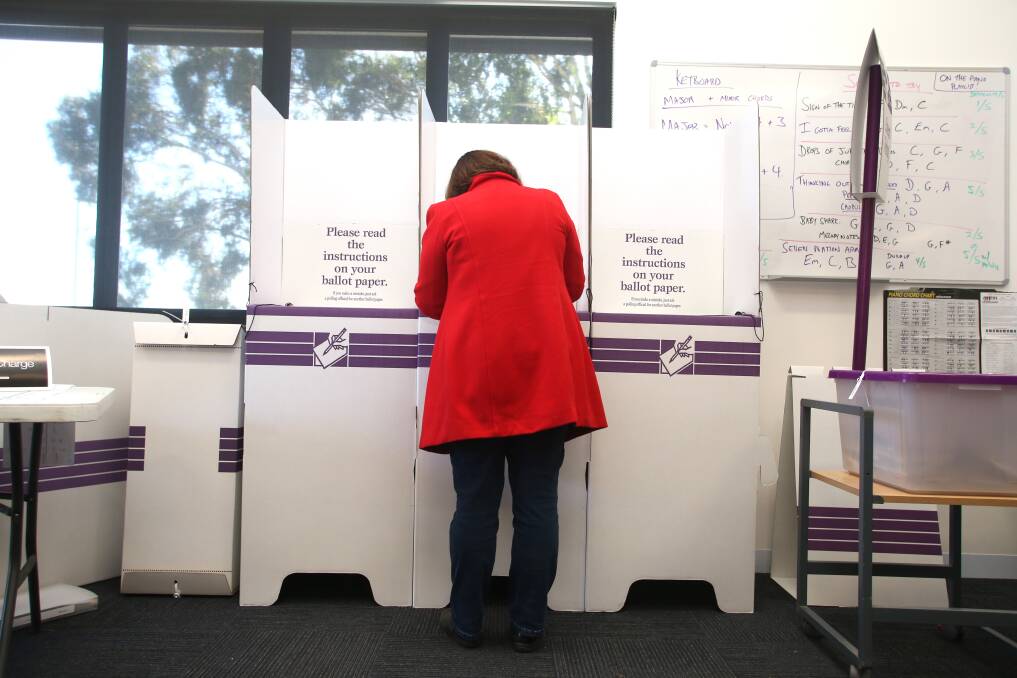 Lisa Chesters casts her vote in 2019.
