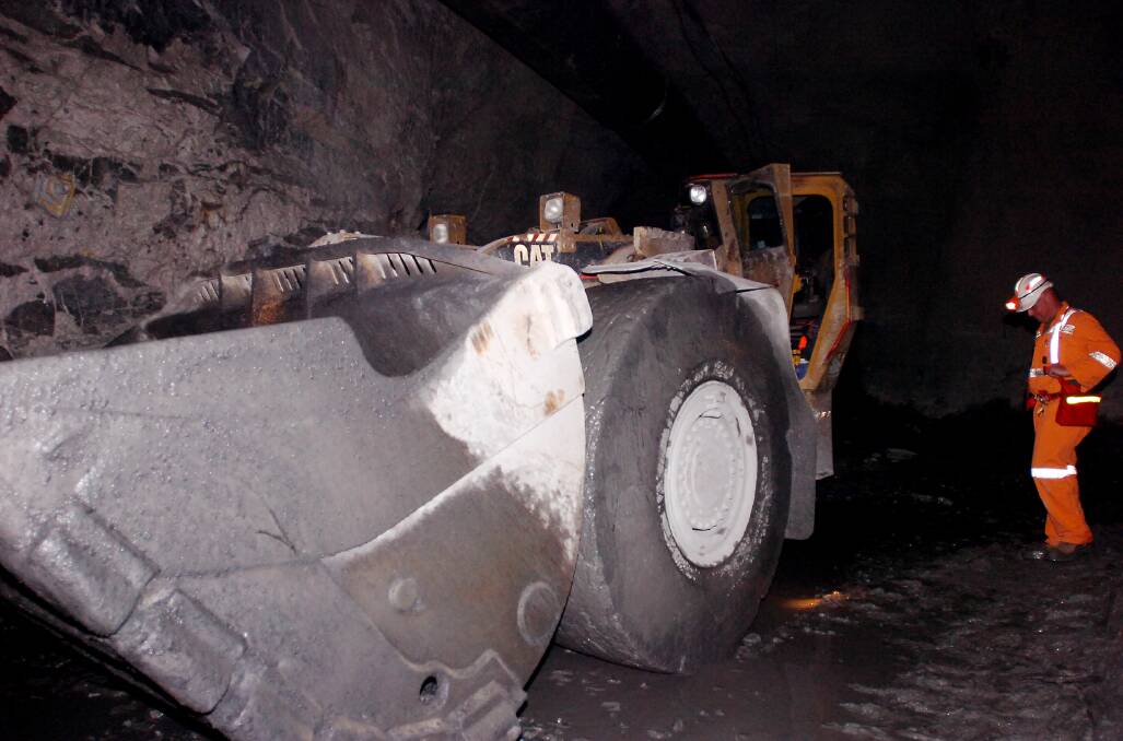 A miner helping dig Bendigo Mining's ill-fated tunnel in 2005. Picture: LAURA SCOTT