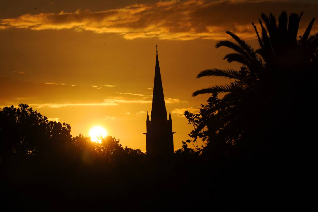 The sun sets over Bendigo. Picture: NONI HYETT