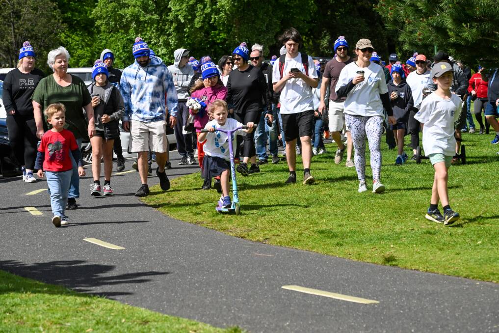 A crowd walks around Lake Weeroona to raise funds and awareness in the battle against Motor Neurone Disease. Melbourne will host a separate walk this weekend. Picture by Darren Howe.