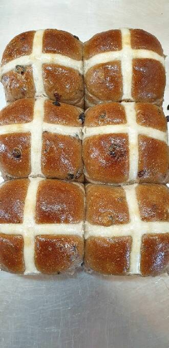 Which Bendigo bakery has the best hot cross buns?