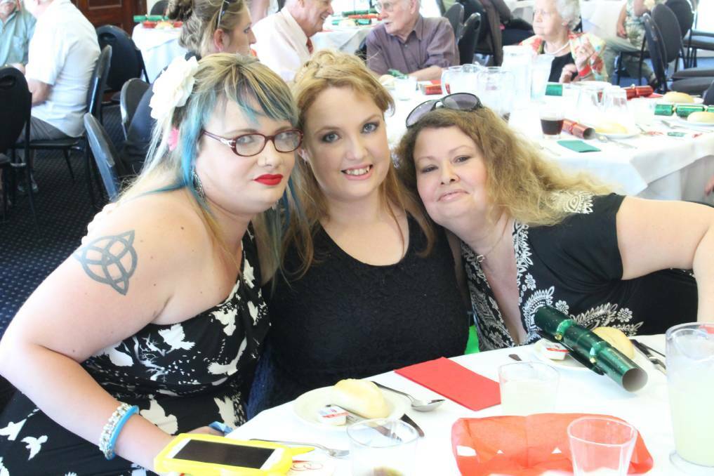 LUNCHES: Roxee, Emily and Danielle Polinelli sit down to a community dinner. Picture: BENDIGO ADVERTISER
