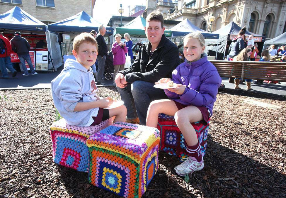 FUN DAY:  Jayden, Scott and Leila Padgham in 2013. Picture: PETER WEAVING.