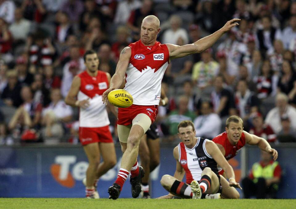 Barry Hall kicks for goal during the 2009 round one match between Sydney and St Kilda. Picture: SMH/Paul Rovere