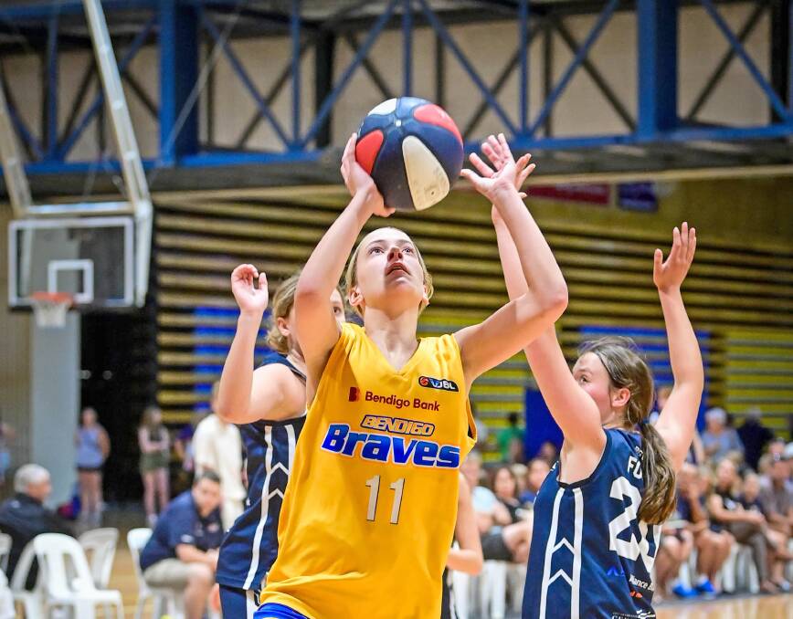 Bendigo Braves' Eve Kalms (U16) in action during the Junior Country Championships at Red Energy Arena. Picture by Brendan McCarthy