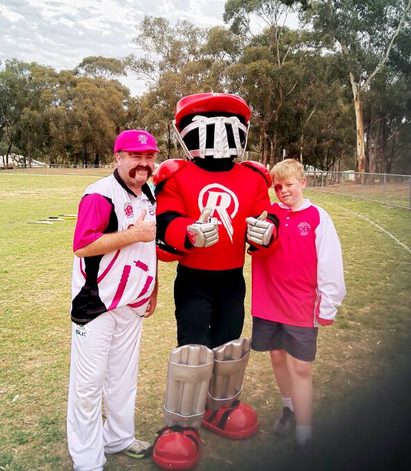 Steve "Sparkle Boonie" Hollingsworth with Melbourne Renegades mascot "Sledge and Samuel Hollingsworth.