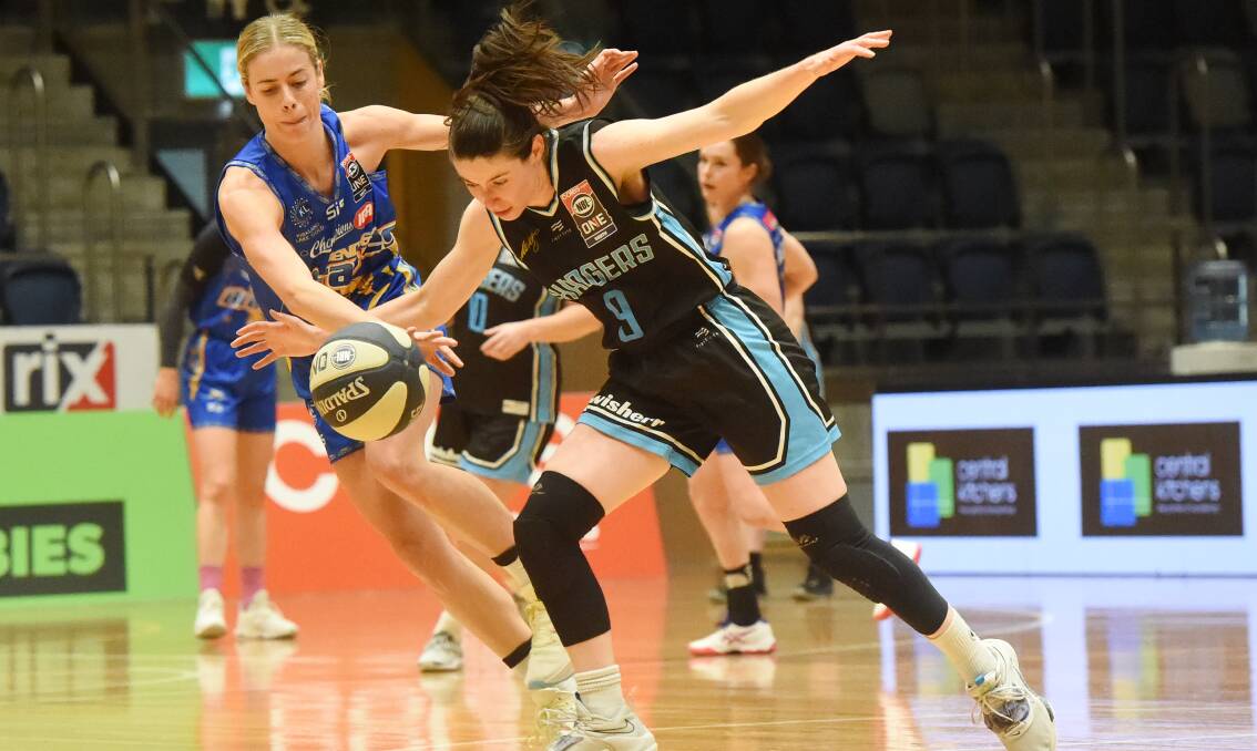 TOP JOB: Cassidy McLean keeps the Chargers' Paige Bradley under pressure during the Braves win over Hobart in round 13. Picture: DARREN HOWE