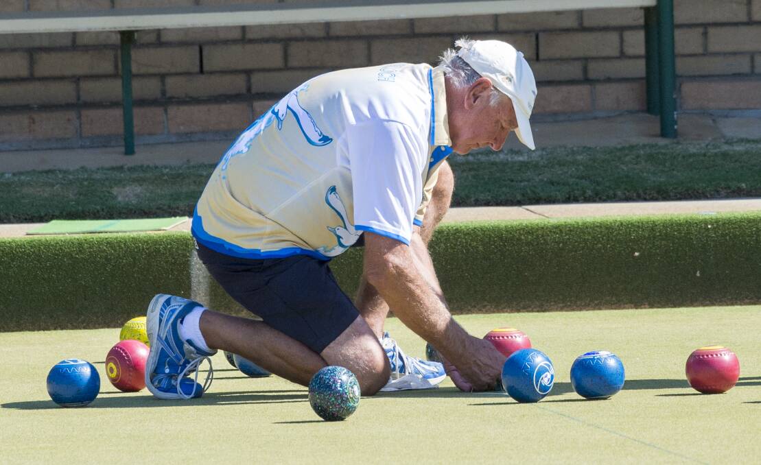 BOWLS: Steve Snelling of Inverloch is among the hundreds of competitors in Bendigo for Country Week. Picture: DARREN HOWE