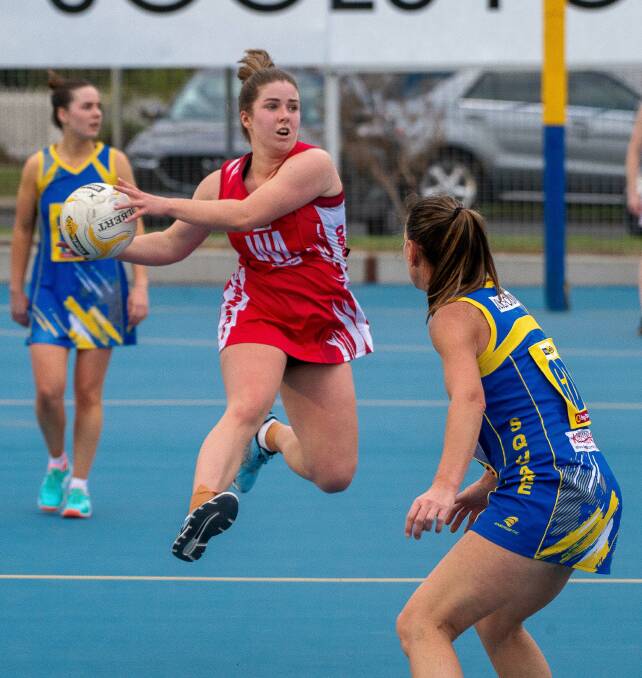BOLD BLOODS: South Bendigo's Emily Cossar keeps the pace high during the 37-goal win over Golden Square. Pictures: PETER WEAVING