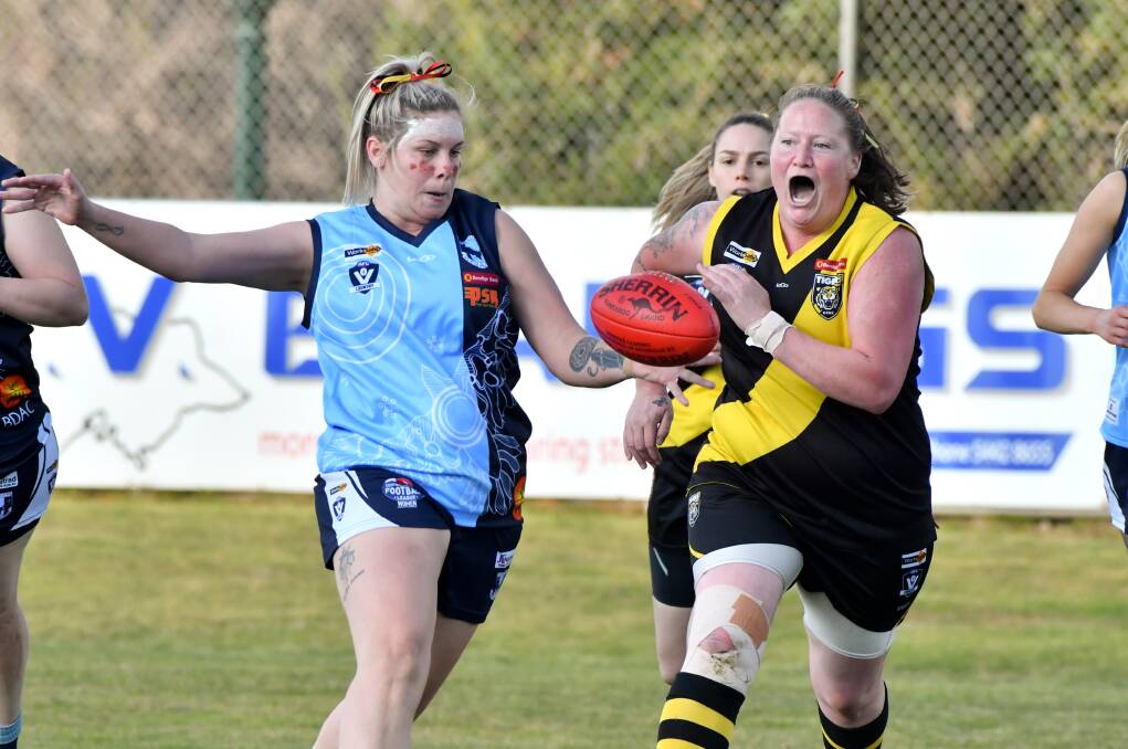 WELL PLAYED: Eaglehawk's Jasmine Burzacott makes a quick kick while under pressure from Kyneton on Sunday during the round 10 CVFLW match. Picture: NONI HYETT