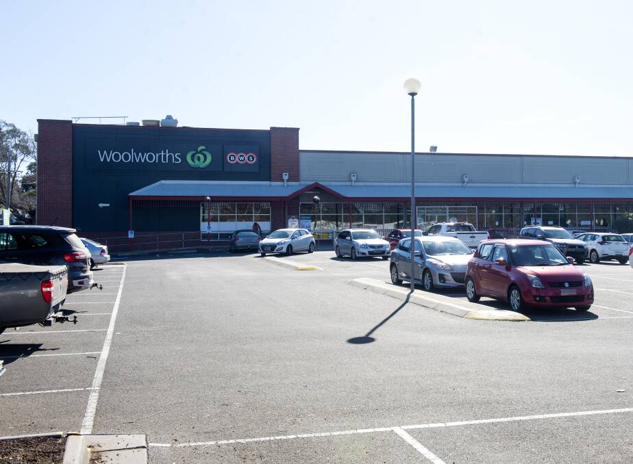 LOCATION: People who have visited Woolworths in Golden Square (pictured) and Kangaroo Flat Bunnings in the past week should monitor their symptoms. Picture: DARREN HOWE