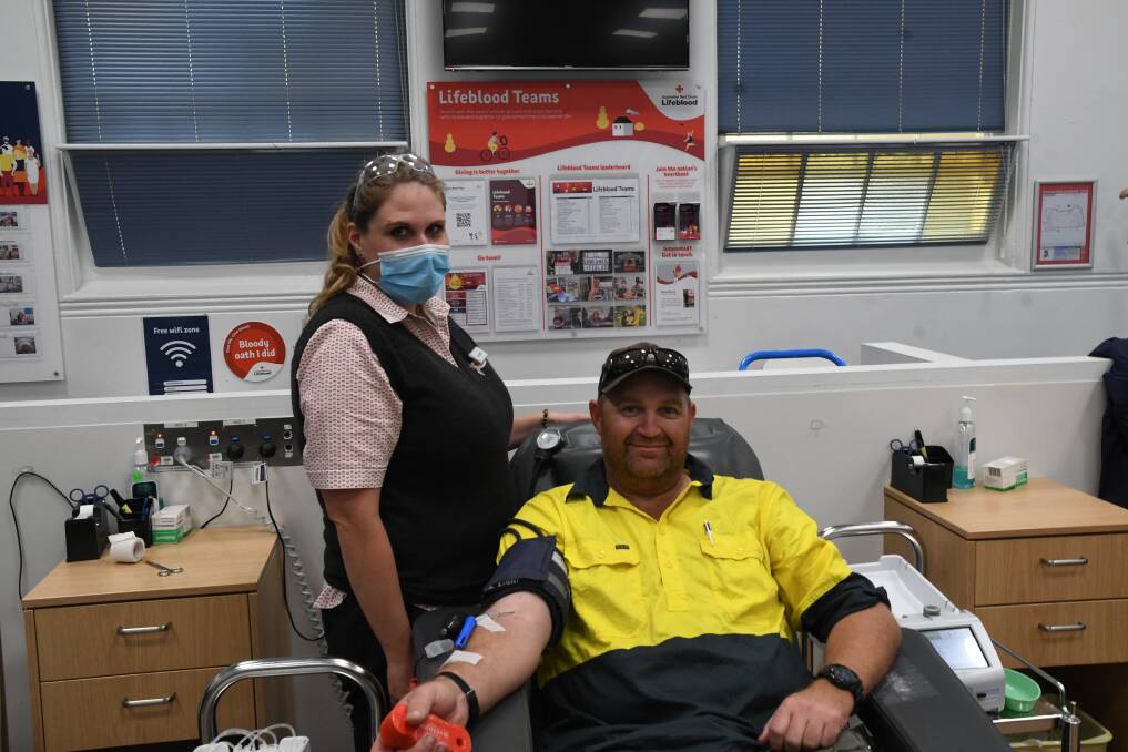 GOOD DEED: Australian Red Cross donor services assistant Louise Walters and donor Andrew Carboon. Picture: CHRIS PEDLER