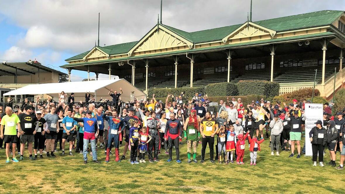 Run For Dad participants at the 2018 Run for Dad at Bendigo Racecourse. Picture: SUPPLIED