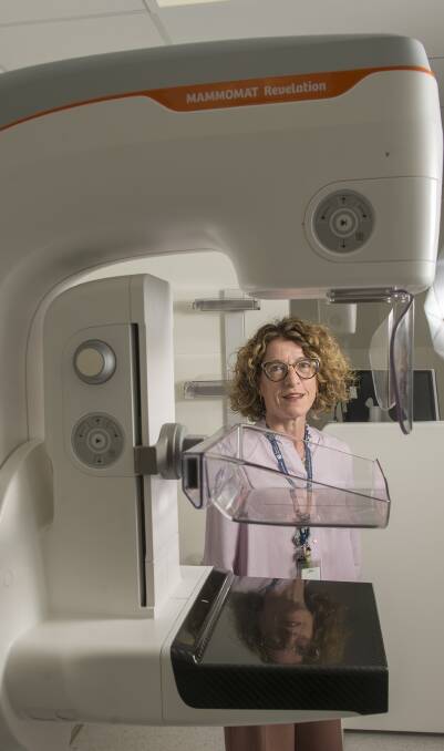 TECHNOLOGY: Radiologist Jill Wilkie with the new mammography machine at Bendigo Health that will enhance the ability to detect breast cancer in women. Picture: DARREN HOWE