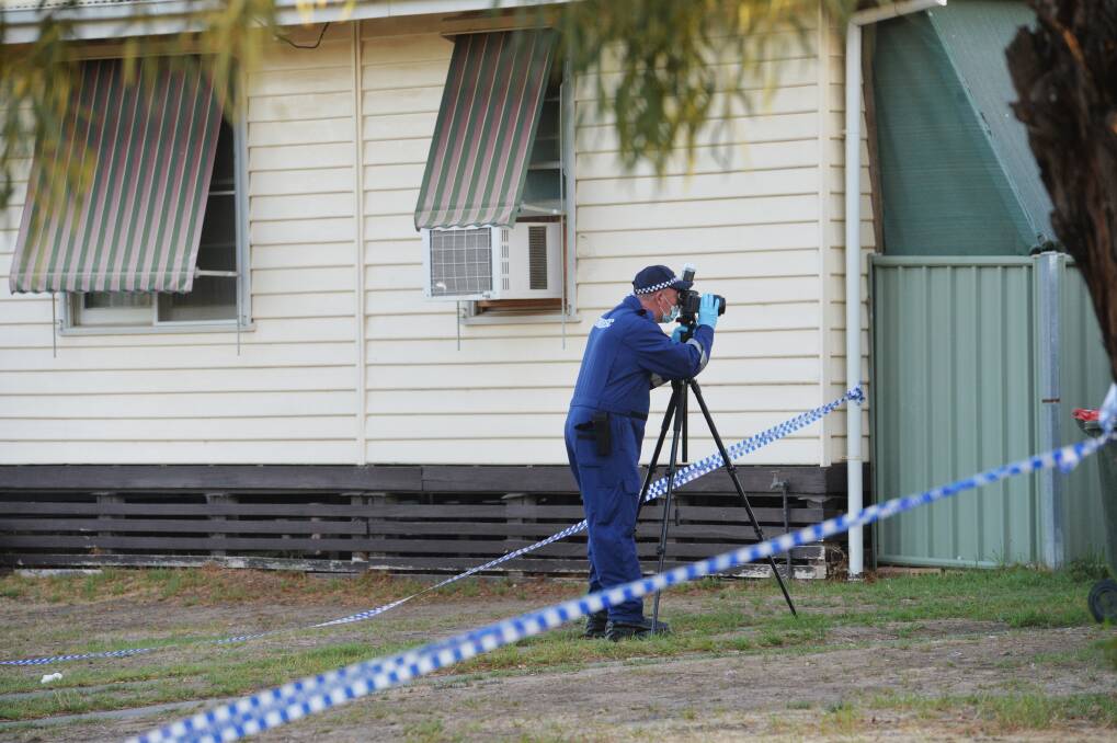 INVESTIGATING: A forensics officer at the Kangaroo Flat property where Samantha Kelly lived with the two murder accused, Christine Lyons and Ronald Lyons. Picture: DARREN HOWE