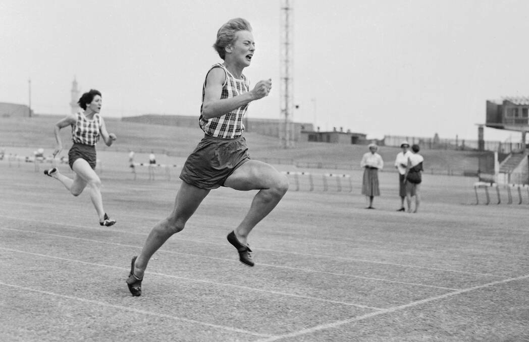 Australian athlete Betty Cuthbert in action during a meeting at the Sydney Sportsground on 7 December 1957. Photo: R.L. Stewert/Sydney Morning Herald.