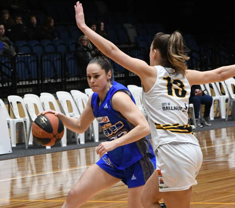 THREAT: Kelly Wilson top scored for the Braves women against Ballarat Rush with 23 points. Picture: LUKE WEST