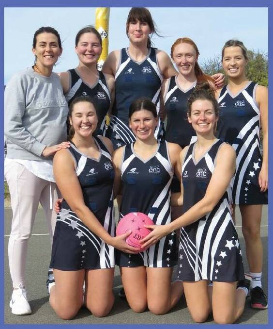 The Navies' 2022 grand final team, with Maddi Fitzpatrick front and centre.