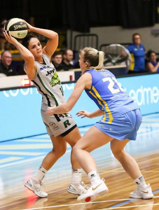 ON-BOARD: Amelia Todhunter in action for Dandenong Rangers against Bendigo Spirit during 2017. Picture: CRAIG DILKS PHOTOGRAPHY