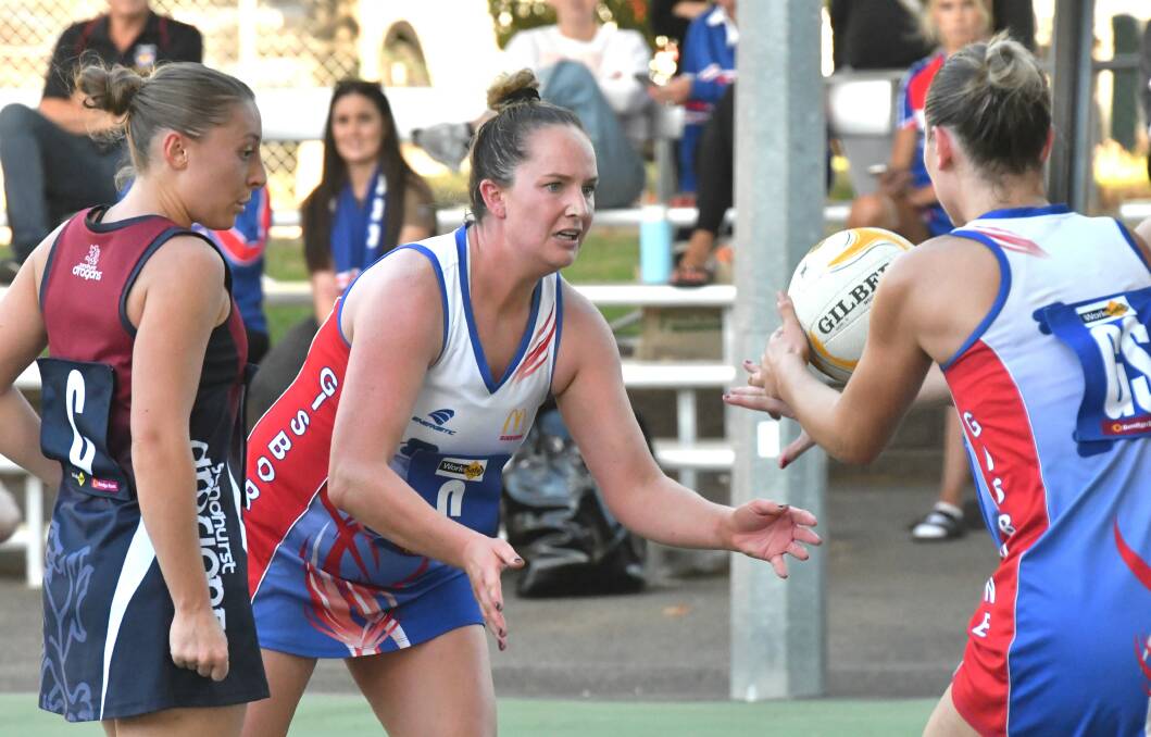 Gisborne's Tiana Newman feeds the ball into Torie Skrijel during the Bulldogs' 42-38 round two victory over Sandhurst at the QEO on Saturday. Picture by Adam Bourke