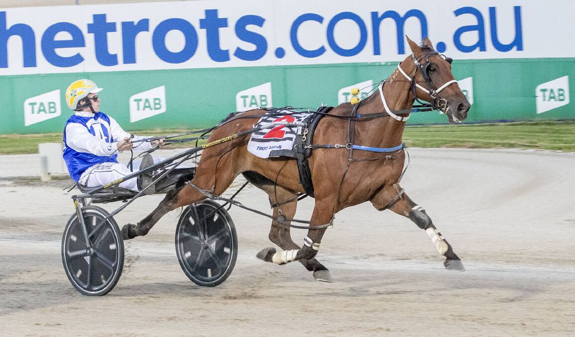 Luke Dunne steers Real dash to an impressive victory at Tabcorp Park Melton on Friday night. It was the 16-year-old from Bendigo's fifth career win. Picture: STUART McCORMiCK