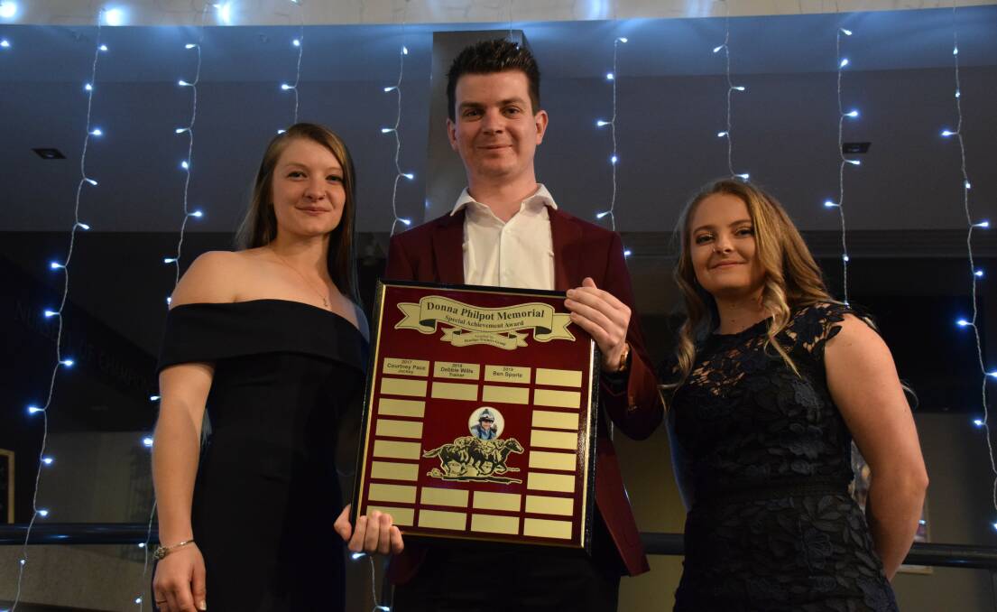 Ben Sporle with the prestigious Donna Philpot Memorial Award, presented by Donna's daughters Montana and Jessie. Picture: DESIREE PETTIT-KEATING