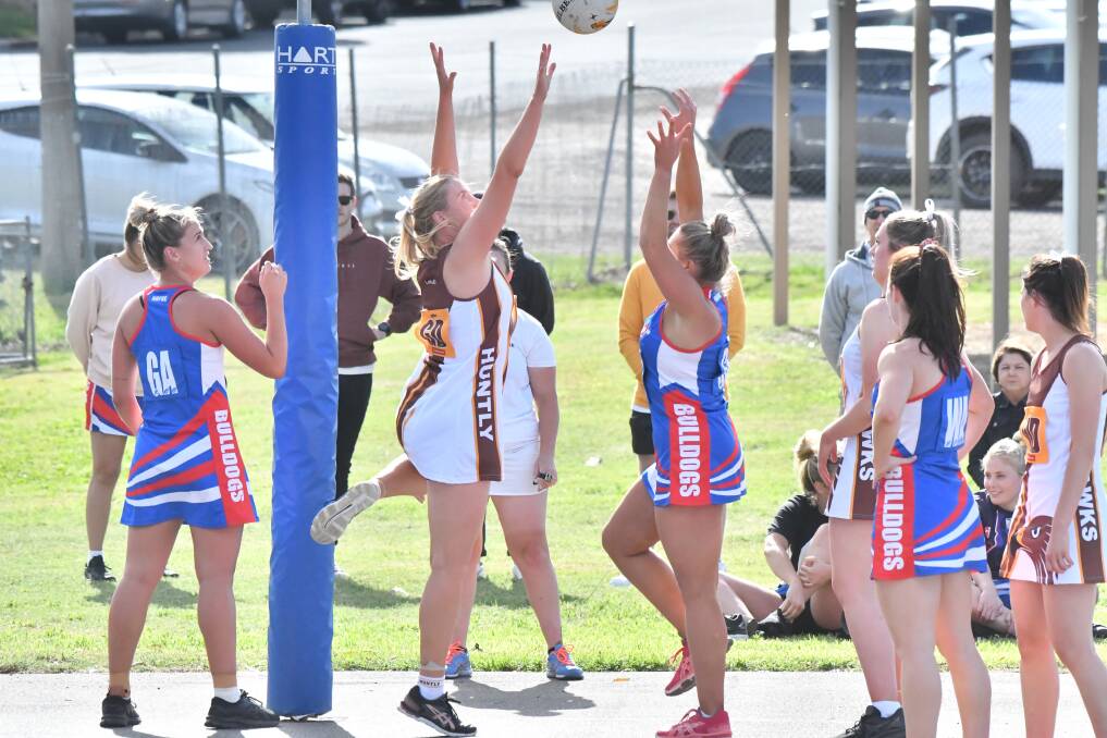 GATHERING MOMENTUM: The pairing of Imogen Davies (goal attack) and Delainey Holmes (goal shooter) has produced early success for North Bendigo in the 2021 season. Picture: NONI HYETT