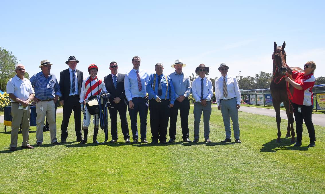 The connections of Hi Stranger, including trainer Shane Fliedner, celebrate a Bendigo Cup day win. Picture: RACING PHOTOS