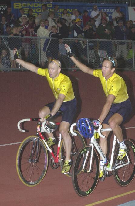 Brett Aitken and Scott McGrory won back-to-back Bendigo International Madison events in 2001-02.