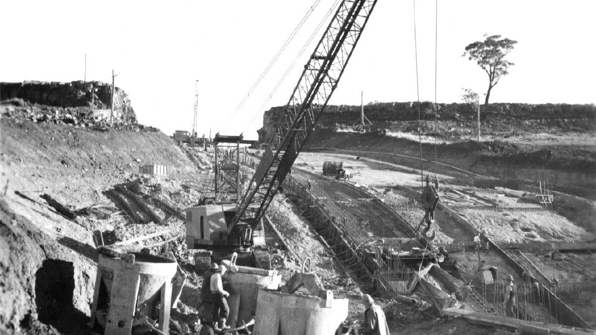 Construction of Lake Eppalock, which was filled in 1964. Pictures: Goulburn Murray Water, State Library of Victoria.