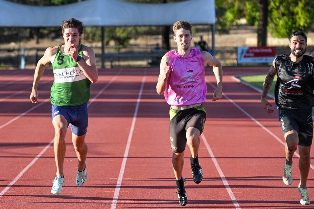 Aidan Green (pink) edged out Bendigo's Oliver Muggleton (green) and Kevin Brittain (black) to win the men's Bendigo Gift. Picture by Darren Howe
