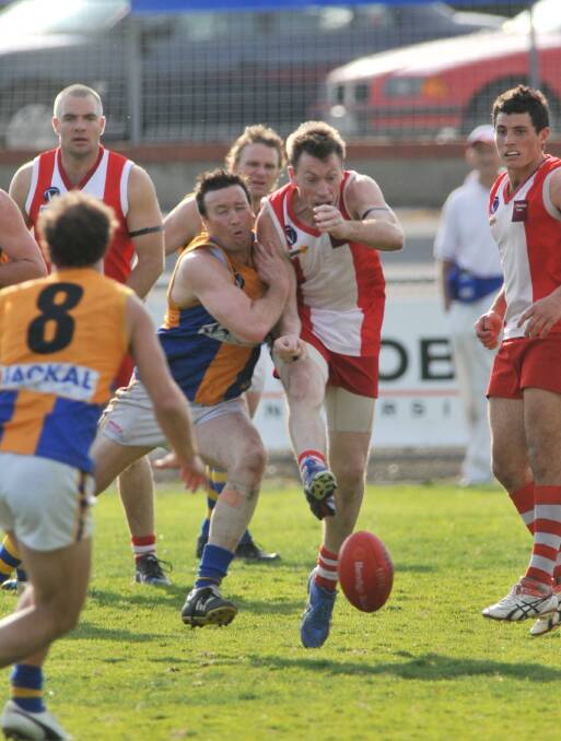 Action from the 2008 first semi-final between Golden Square and South Bendigo.