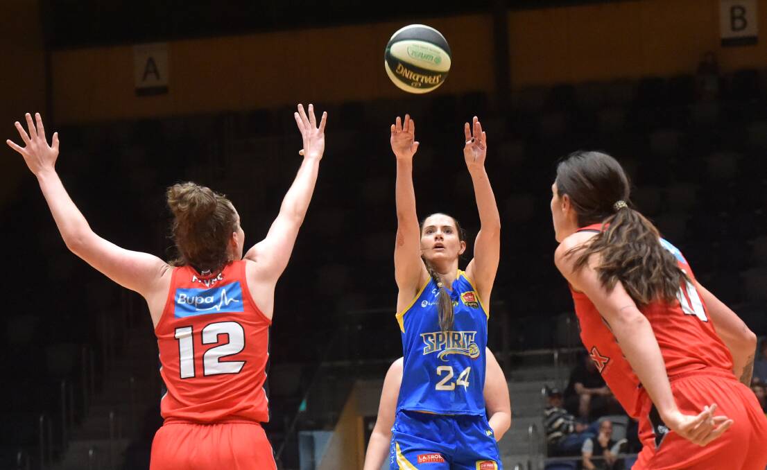 READY TO ROLL: Tessa Lavey in action for the Bendigo Spirit. Picture: DARREN HOWE