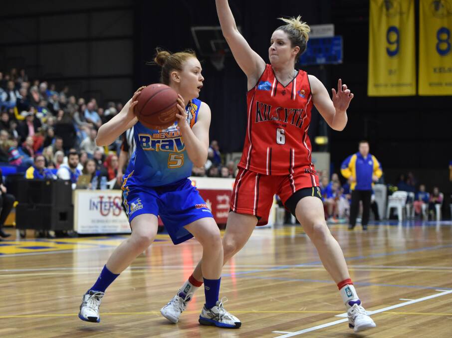 UNDER-RATED: Bendigo Lady Braves guard Andrea Wilson attempts to get past Kilsyth's Steph Cumming. Picture: JODIE WIEGARD