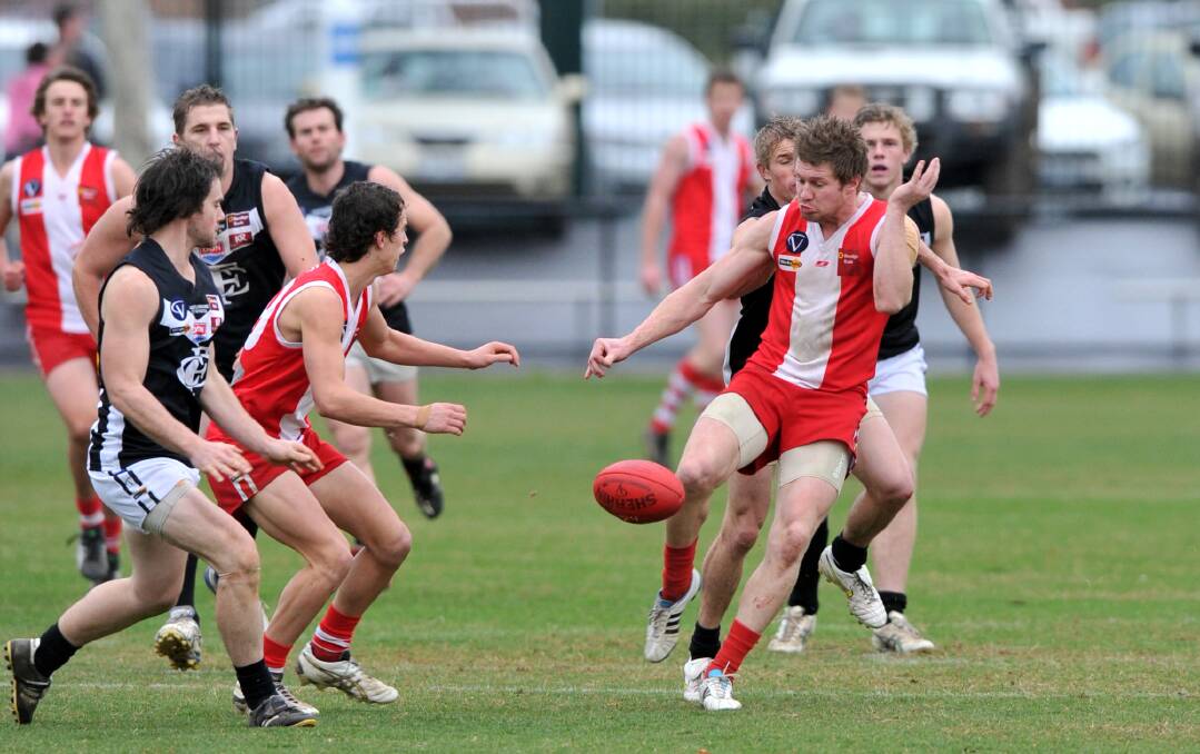 Action from the South Bendigo and Castlemaine clash.