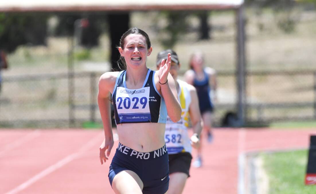 Action from the 800m in Saturday's Athletics Bendigo track competition. Picture: NONI HYETT