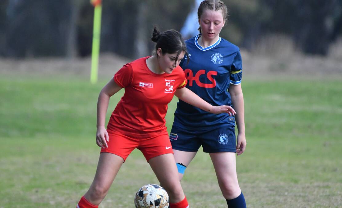 Spring Gully's Emily Russell holds off Eagkehawk opponent Gabby Hasty. Picture by Adam Bourke