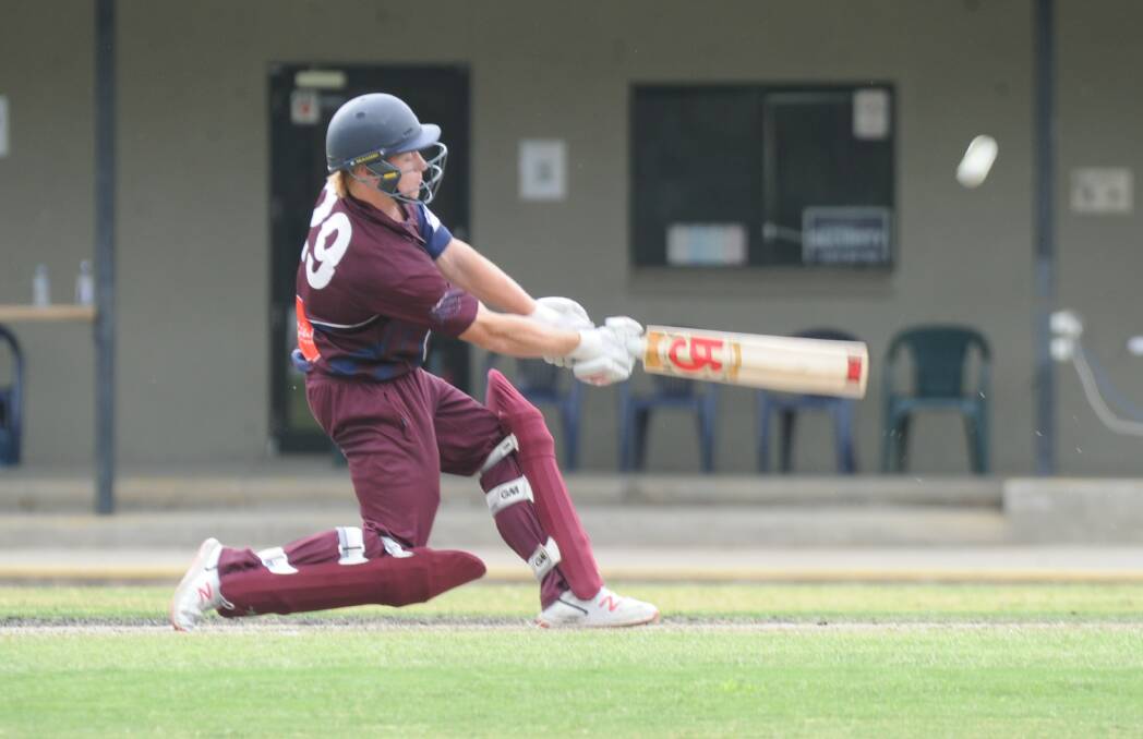 Will Keck launches a boundary for Sandhurst.