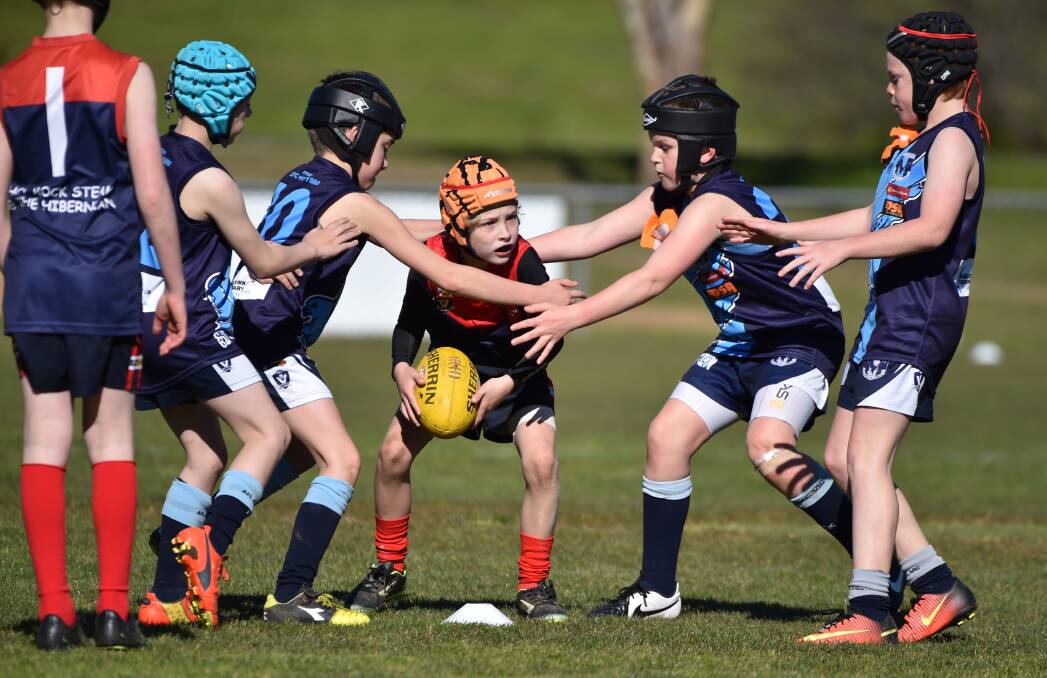 WRAPPED UP: Under-10 action between Quarry Hill and Eaglehawk. Picture: GLENN DANIELS