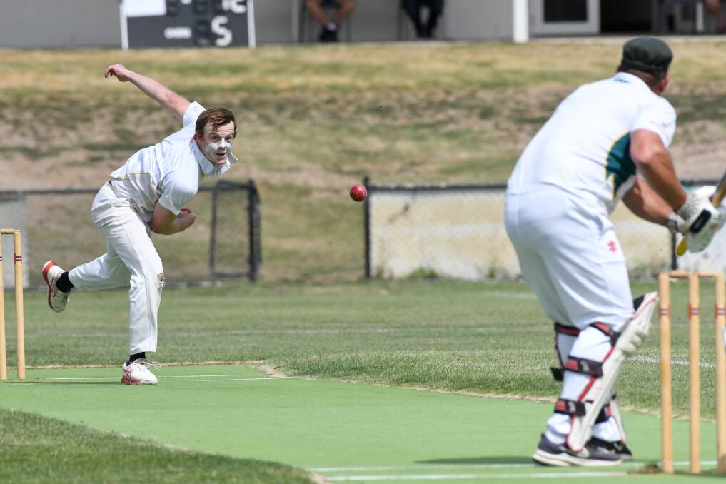 United medium-pacer Tom Hobson bowls to Shaun Makepeace.
