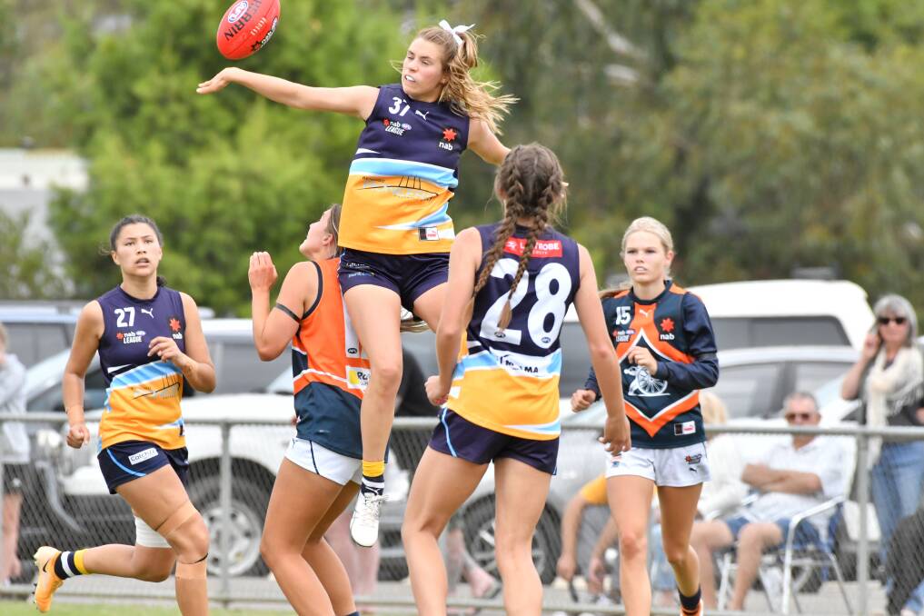 IMPRESSIVE: Maddie Marks is having a great season for Bendigo in the ruck. Picture: NONI HYETT