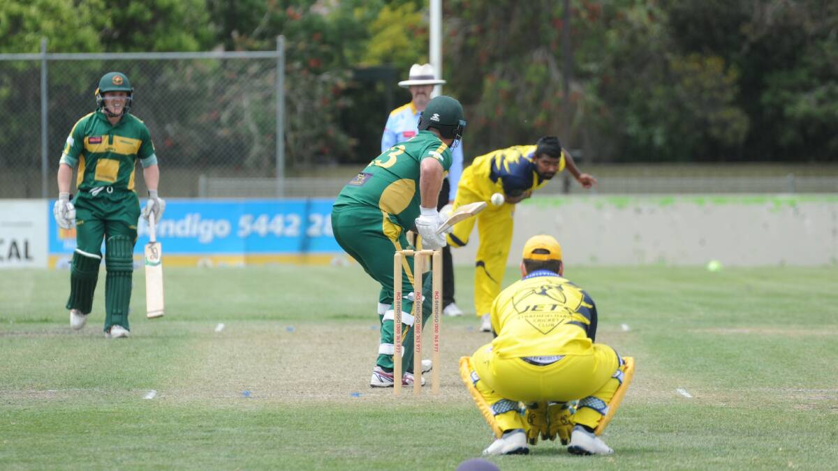 Chathura Damith bowls for Strathfieldsaye in Saturday's crucial win over Kangaroo Flat. Picture: ADAM BOURKE