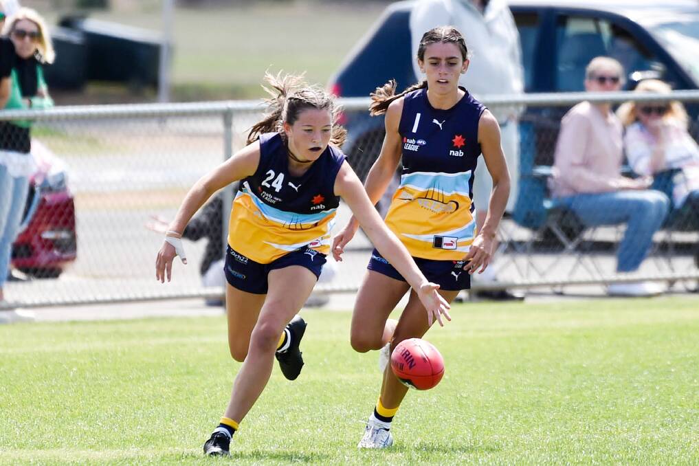 Emma Gilligan attempts to pick up the ball in front of team-mate Elizabeth Snell. Picture: BRENDAN McCARTHY