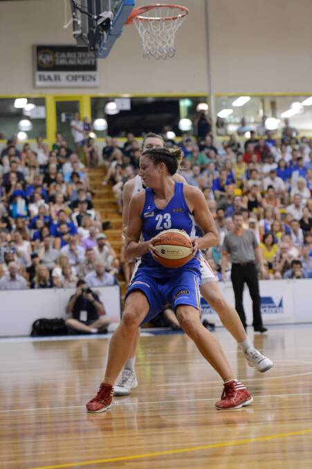 Kelsey Griffin posts up during the grand final.