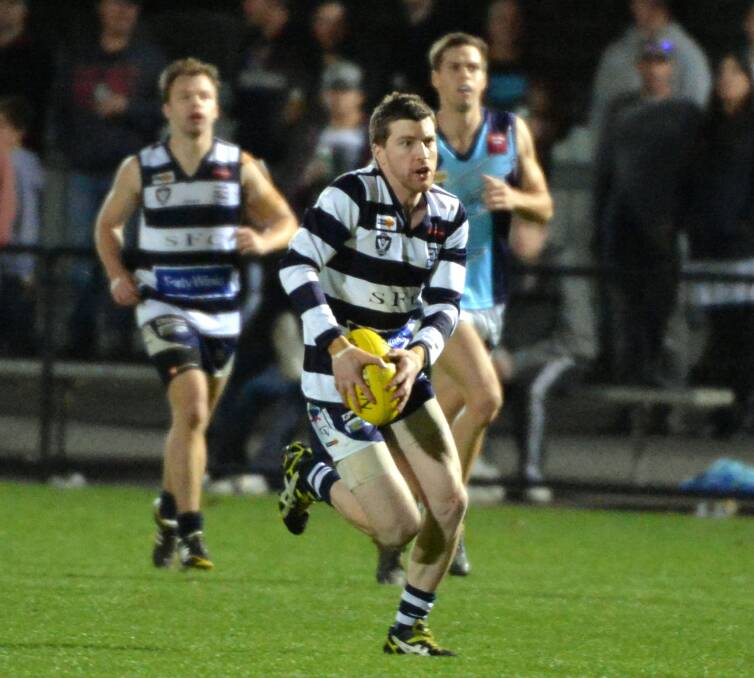Tom Dowd goes on the attack for Strathfieldsaye against Eaglehawk in the preliminary final.