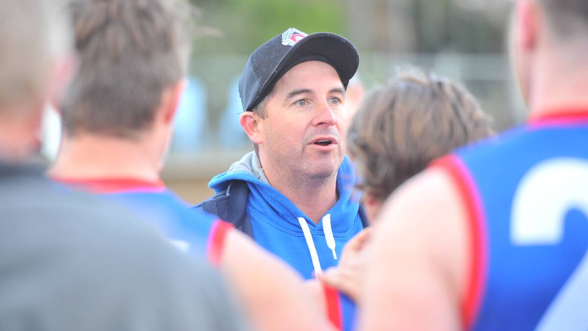 Rob Bennett coaching the Dogs in 2016.
