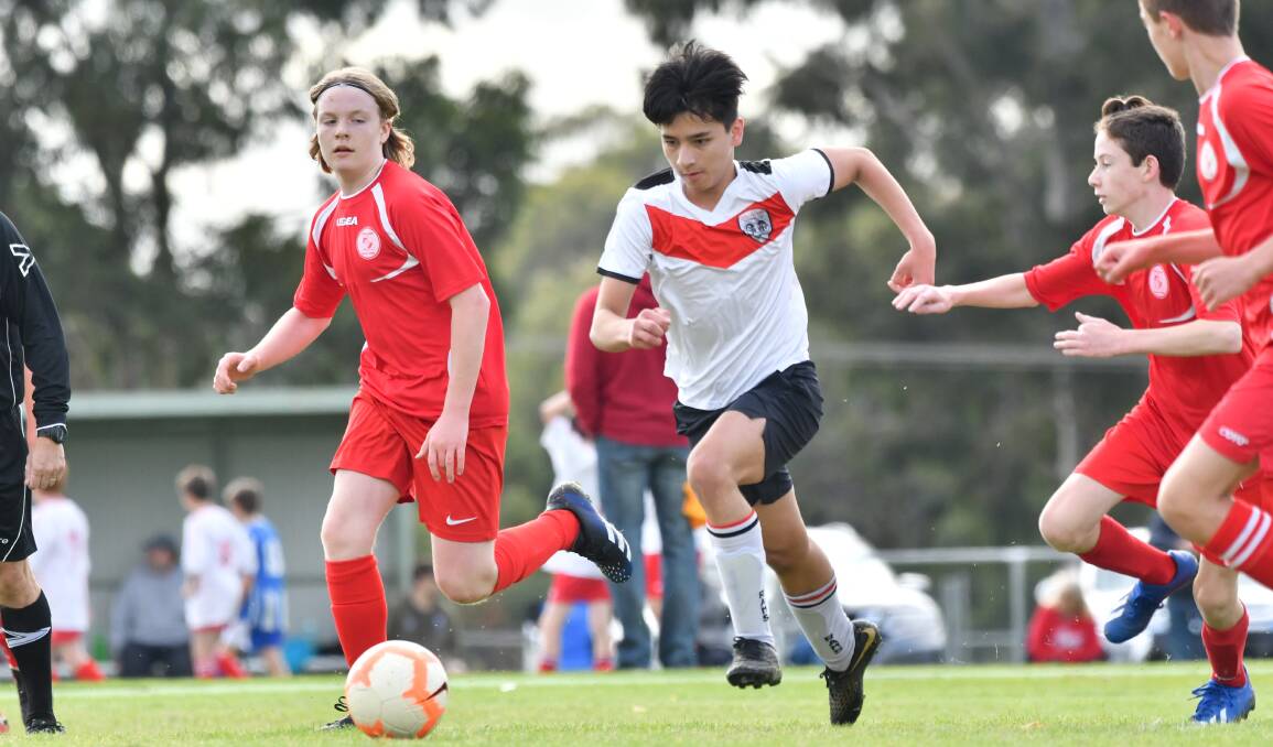 HAVING A BALL: Action from the Spring Gully versus Golden City under-14 BASL pre-Season Cup match. Picture: NONI HYETT
