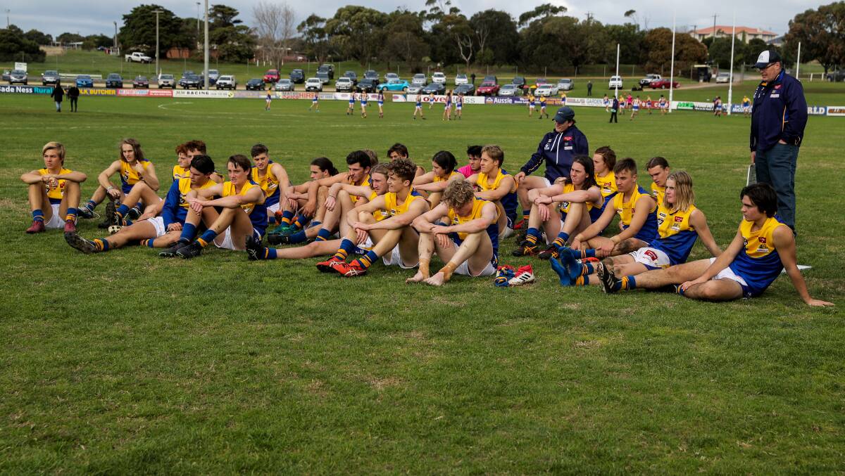 A dejected Bendigo under-18 side after the loss to Hampden. Picture: ROB GUNSTONE
