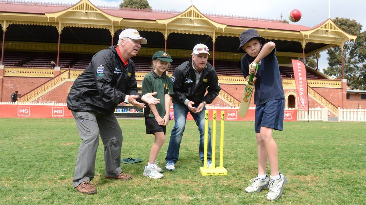 Former Australian cricketers Allan Border and Dean Jones with Phoebe A'Beckett and Hayden Smith at the QEO for the MS Ashes Trek cricket clinic in 2013.

