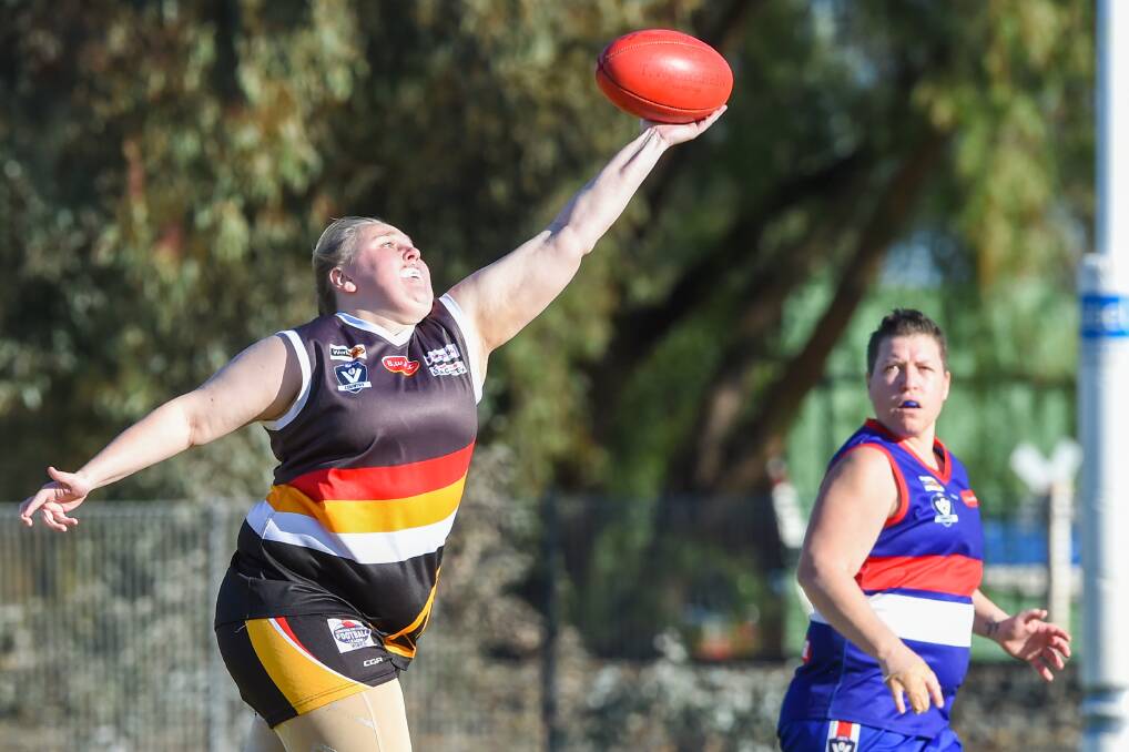 ONE-HANDER: Bendigo Thunder pulled out all their party tricks in Sunday's win over North Bendigo. Picture: DARREN HOWE